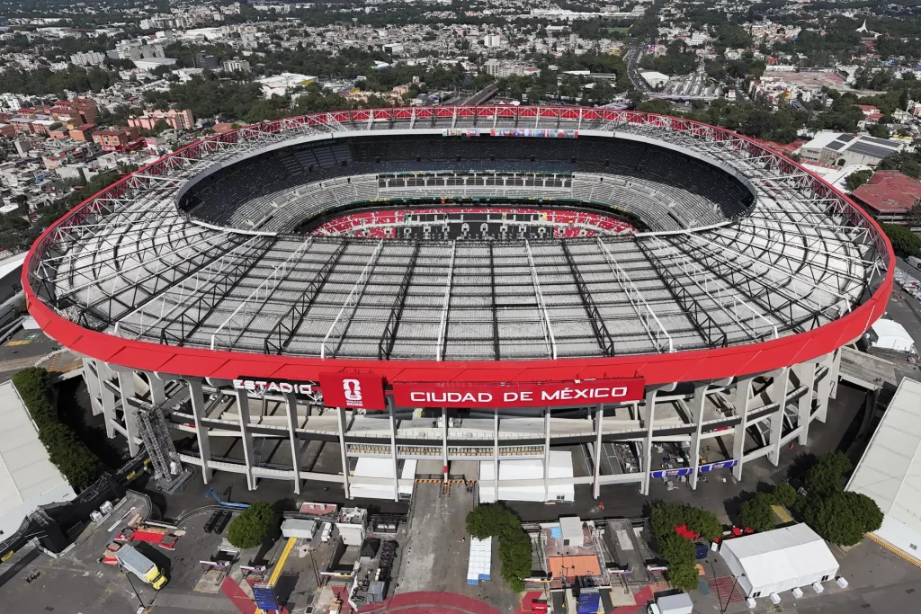 Vecinos del Azteca ofrecen estacionamiento para el Mundial hasta en más de 125 dólares
