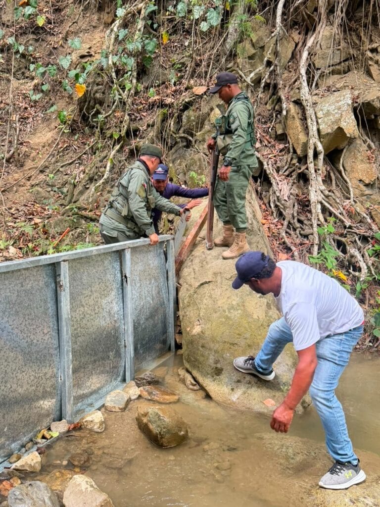 Medio Ambiente desmantela represa ilegal construida en el Río Bellaco, en Jacagua