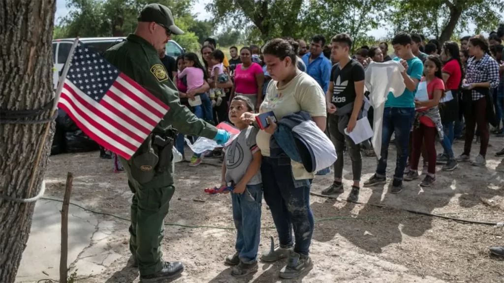 Tribunal de EE. UU. anula restricciones migratorias impulsadas por Trump