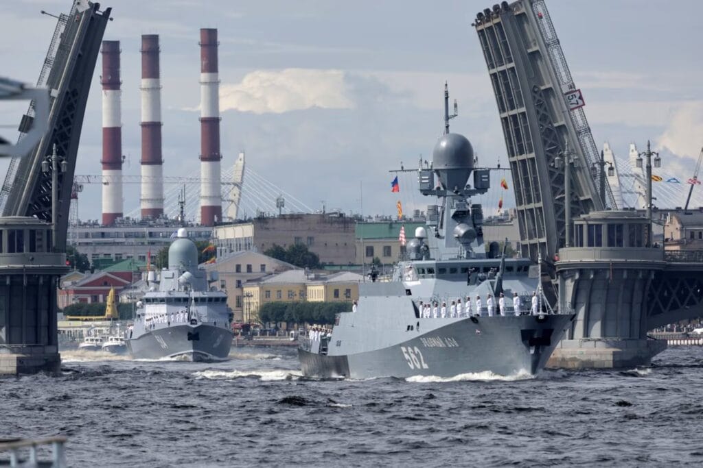 Ucrania golpea a la flota báltica rusa en San Petersburgo con drones