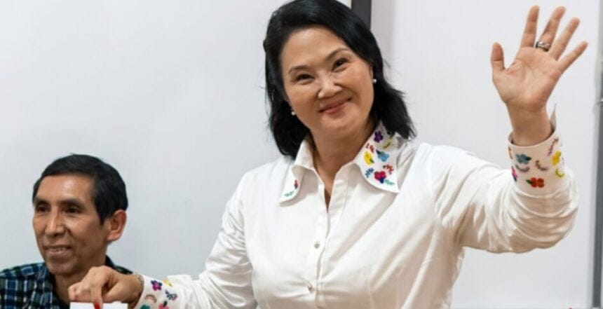 Keiko Fujimori emite su voto en San Borja durante la segunda vuelta presidencial en Perú
