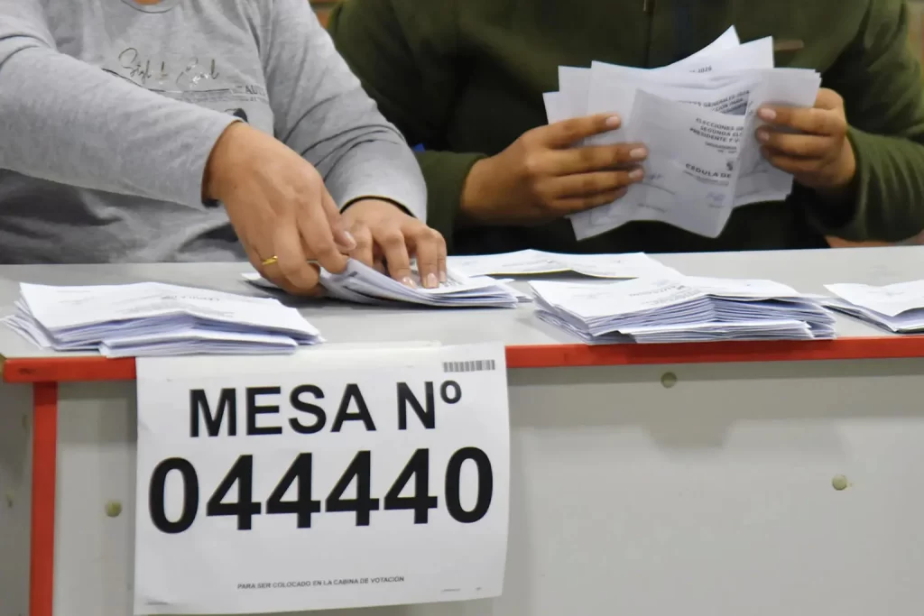 El Jurado Electoral de Perú rechaza versiones de fraude y atiende incidencias reportadas