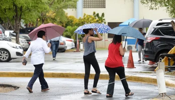 Vaguada y onda tropical mantienen alertas por lluvias en varias provincias