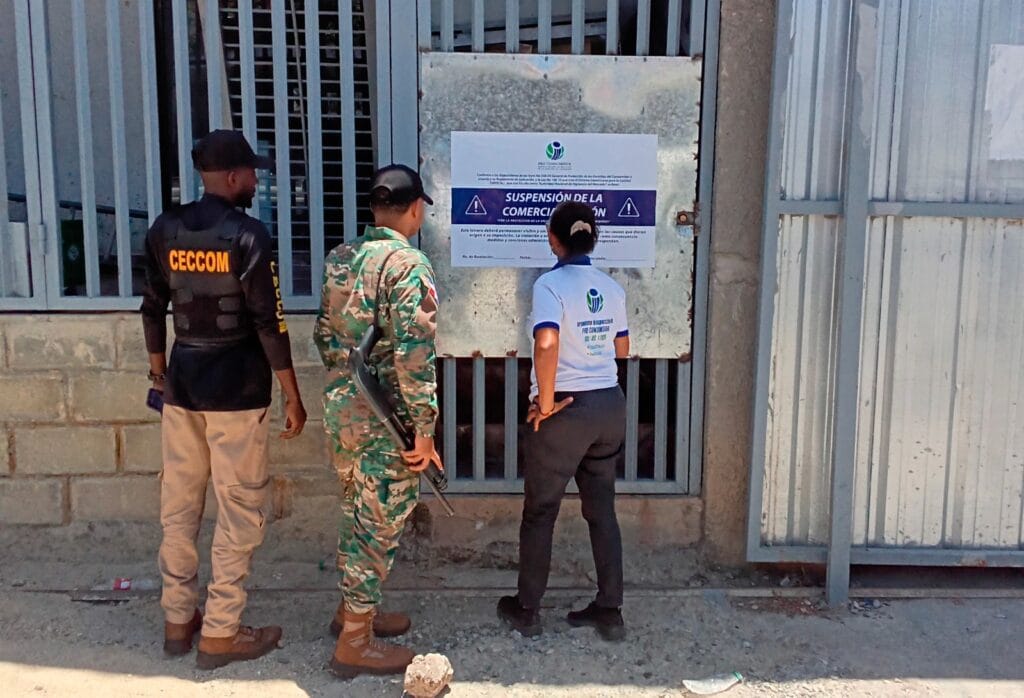 Detienen comerciante por presuntas violaciones sanitarias