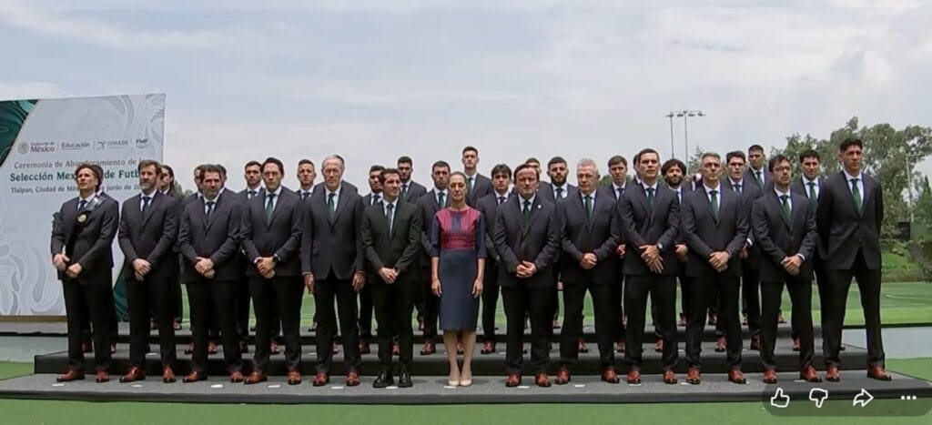 Sheinbaum entrega bandera a selección mexicana rumbo al Mundial de 2026
