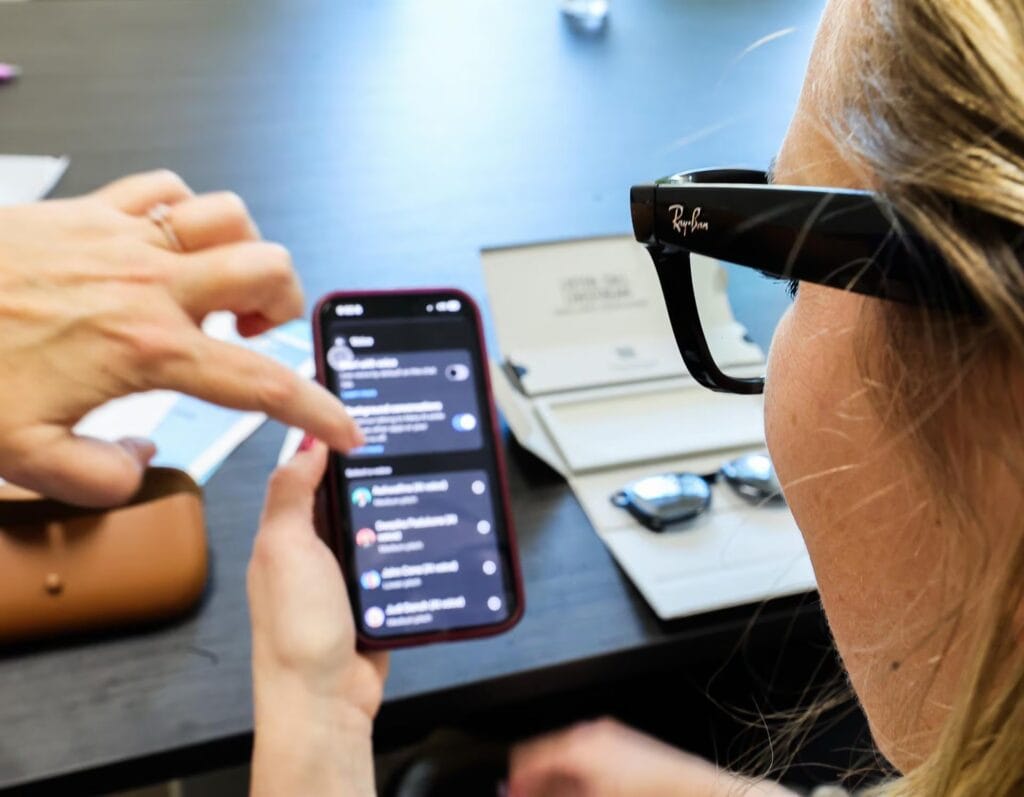 Meta retira el código de reconocimiento facial identificado en la aplicación para sus gafas inteligentes
