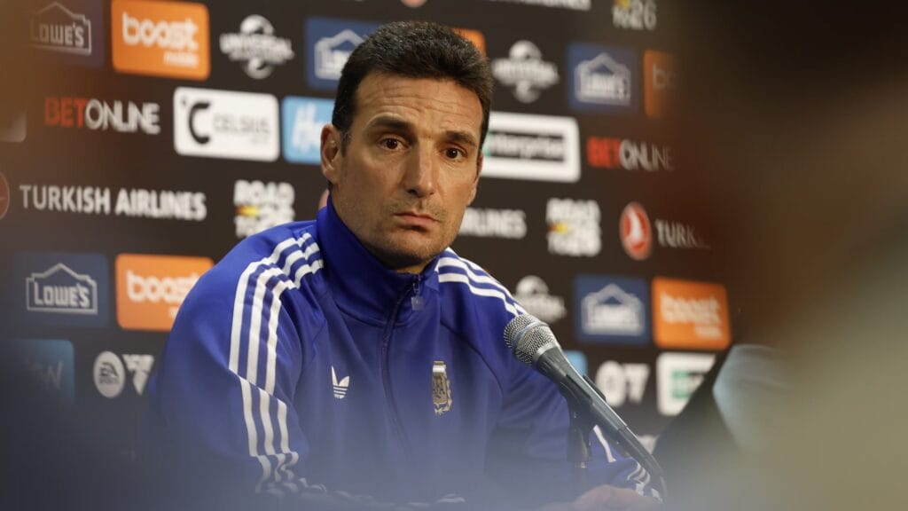 Scaloni tras vencer a Islandia: reemplazo de Balerdi y mensaje a la afición