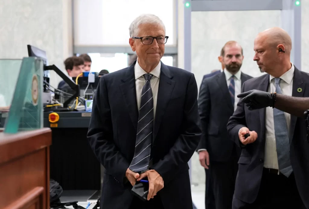 Bill Gates testifica sobre sus vínculos con Epstein y califica las reuniones como un «grave error de juicio»