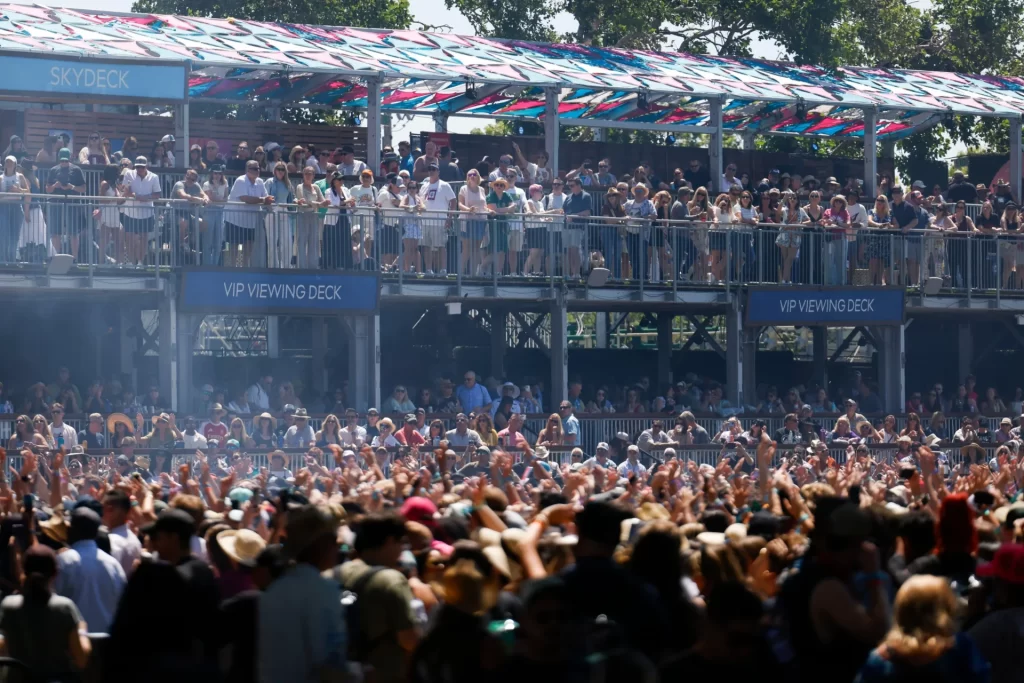 Moda: Usar tapones para los oídos en los conciertos