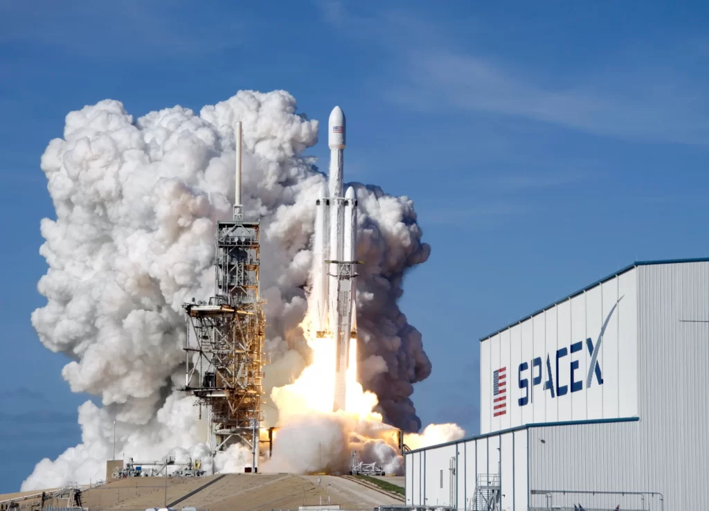 SpaceX busca inversores minoristas para impulsar el lanzamiento de sus acciones