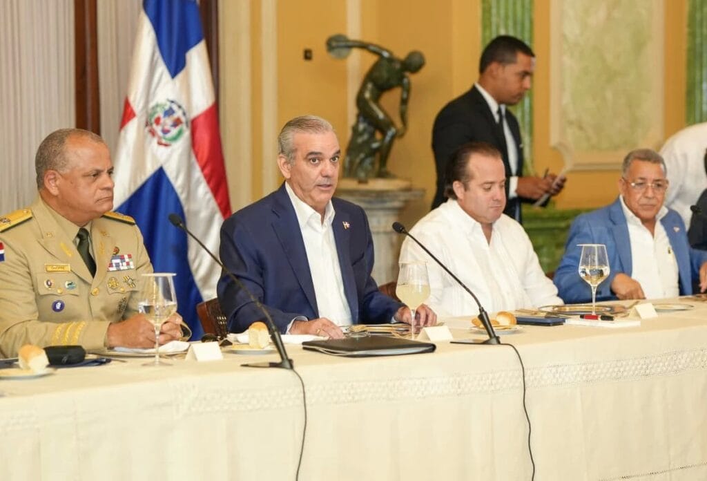 Abinader advierte que no permitirá presencia de bandas haitianas cerca de la frontera