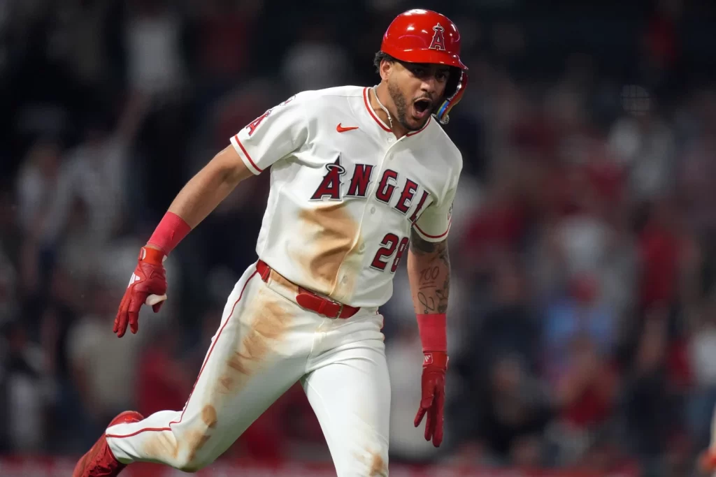 José Siri decide en la décima y Angels vencen 3-2 a los Astros