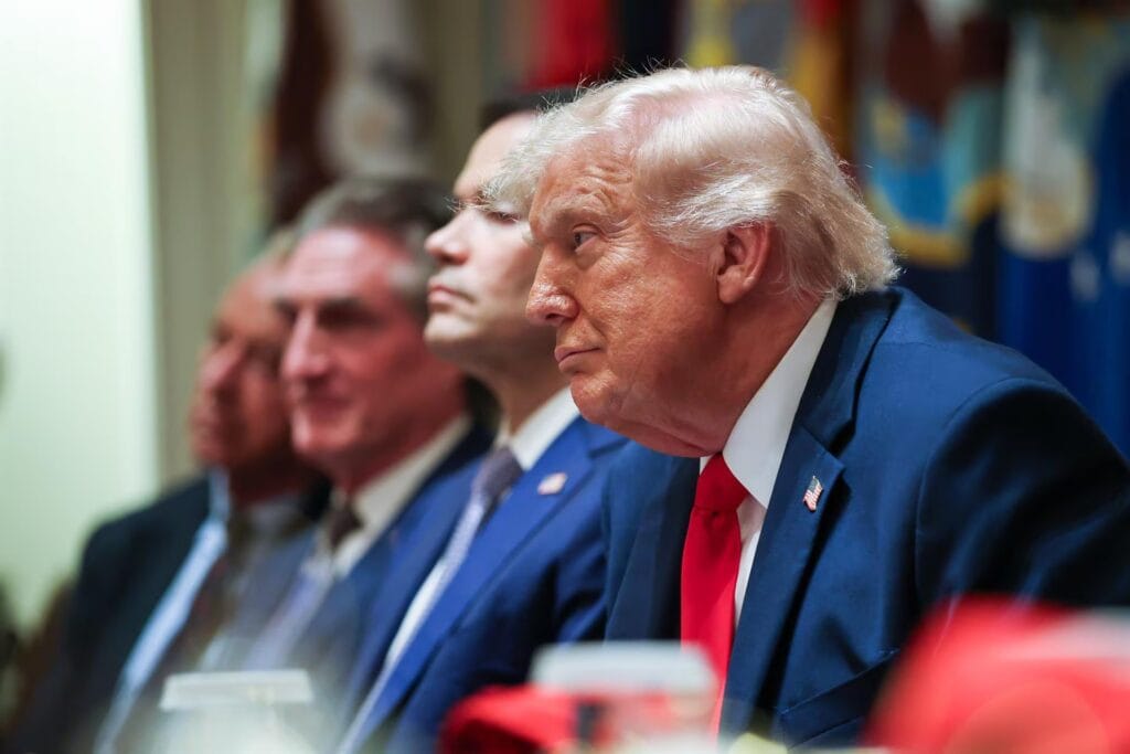Trump anuncia reapertura del estrecho de Ormuz y levanta bloqueo naval tras pacto con Irán