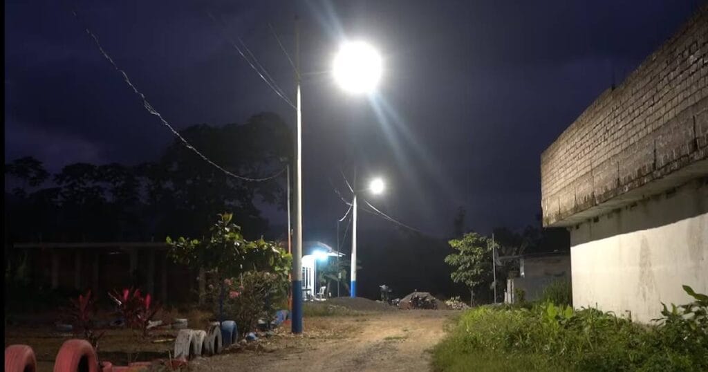 Más de 610 habitantes de Naranjal ya cuentan con nuevo servicio de electrificación
