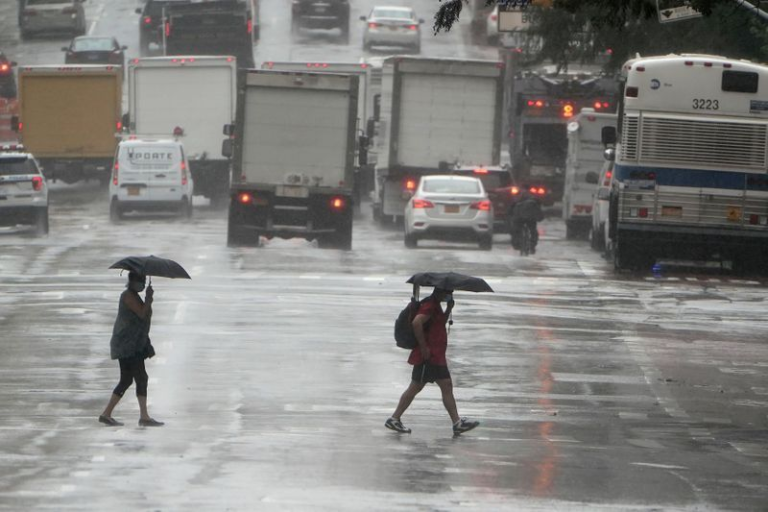 Texas se mantiene bajo amenaza de tormenta tropical