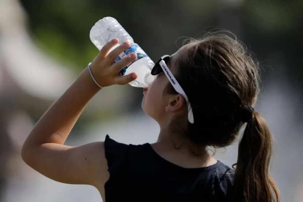 Persistirá el calor con aguaceros dispersos y polvo del Sahara incidiendo en el país