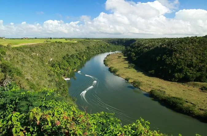 Estudio revela bacterias resistentes a antibióticos en ríos Yaque del Norte y Sur