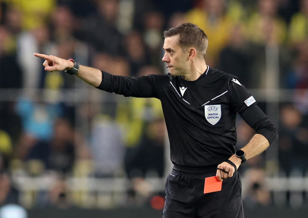 Clément Turpin: el silbante que reaviva un viejo roce con Tuchel en el debut de Inglaterra