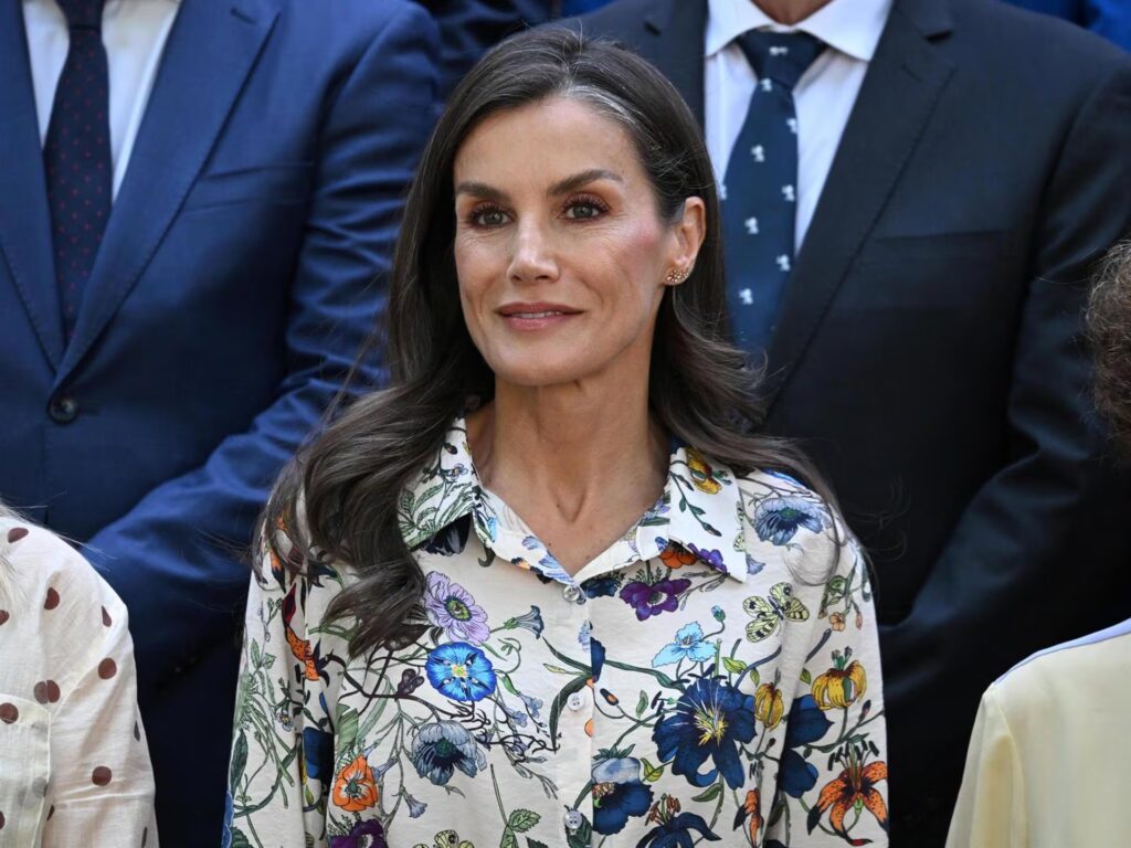 Letizia brilla con vestido floral de Yolanda Guillén en cita cultural