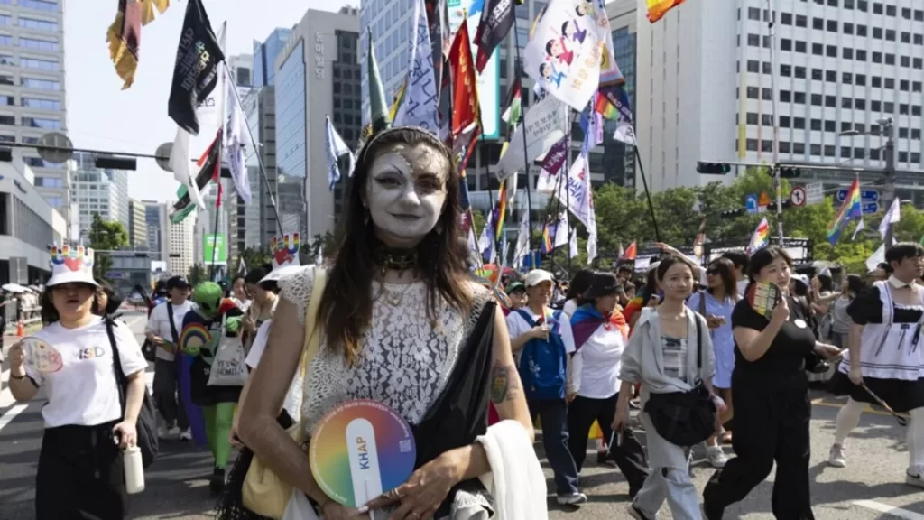 Desfile del Orgullo LGTBI en Seúl se realiza en medio de protestas de grupos cristianos