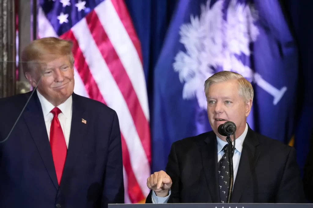 Trump respalda reelección de senador republicano que elogia su política sobre Irán