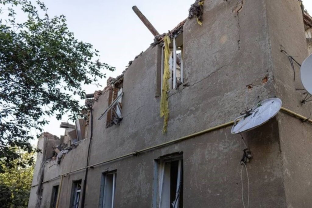 Ataques rusos en Járkov: dos muertos y 13 heridos, entre ellos cuatro menores