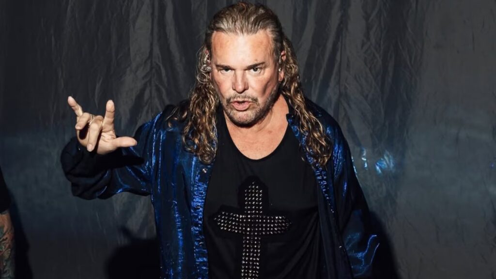 ¡Increíble confusión! Confunden a Fher de Maná con luchador de la WWE en el Mundial 2026