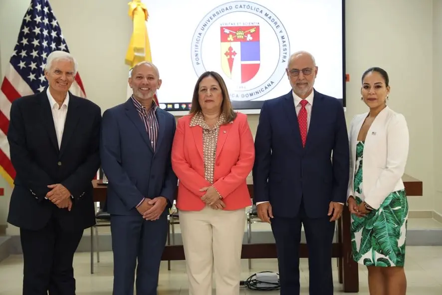 Embajada de los EE. UU. y PUCMM realizan foro por Freedom 250