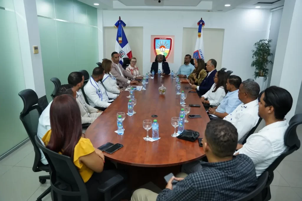 UCATEBA acoge encuentro que proyecta a Barahona como provincia homenajeada en el Desfile Dominicano de New Jersey