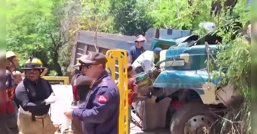 Camión experimenta incidente lamentable en el puente de El Anón