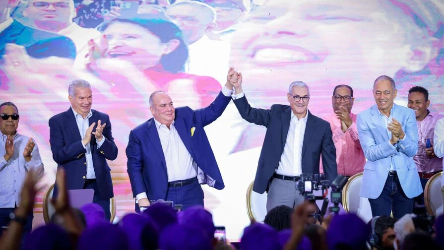 Charlie Mariotti retira aspiración presidencial y anuncia respaldo a Gonzalo Castillo