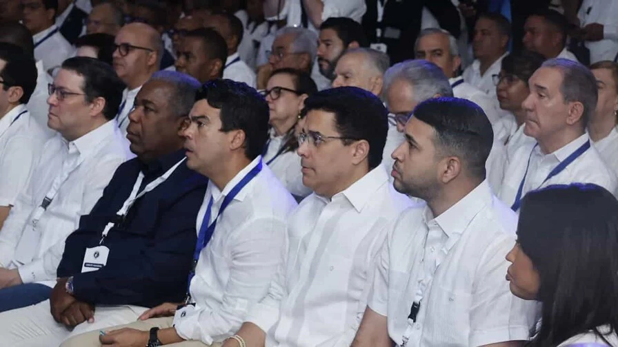 Dirigentes del PRM reciben con entusiasmo a David Collado durante reunión del Comité Nacional