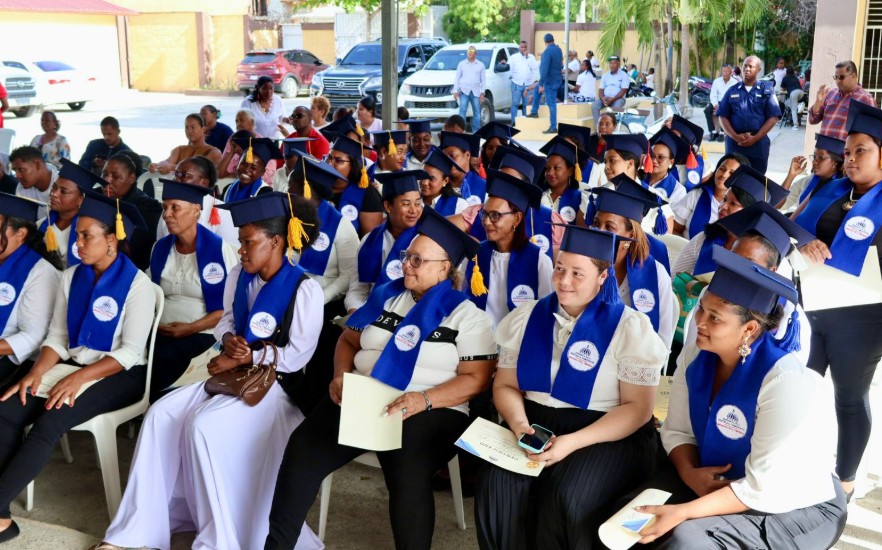 Capacitan a mujeres emprendedoras en Barahona