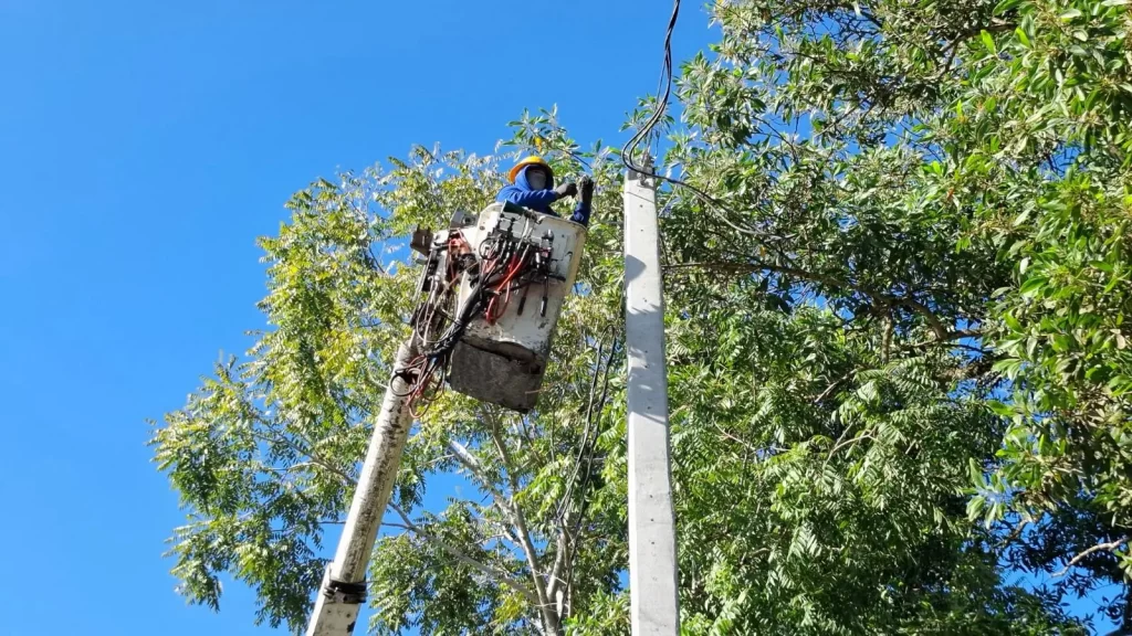 Edenorte moderniza red eléctrica en Loma de La Piña con inversión de más de RD$4.7 millones