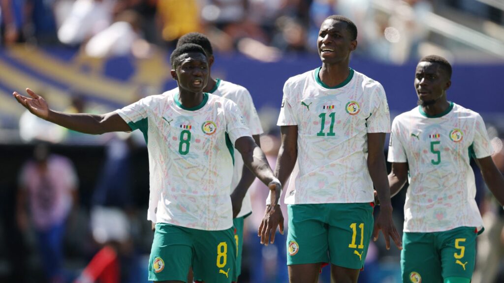 Senegal llega envuelto en crisis a duelo crucial con Noruega