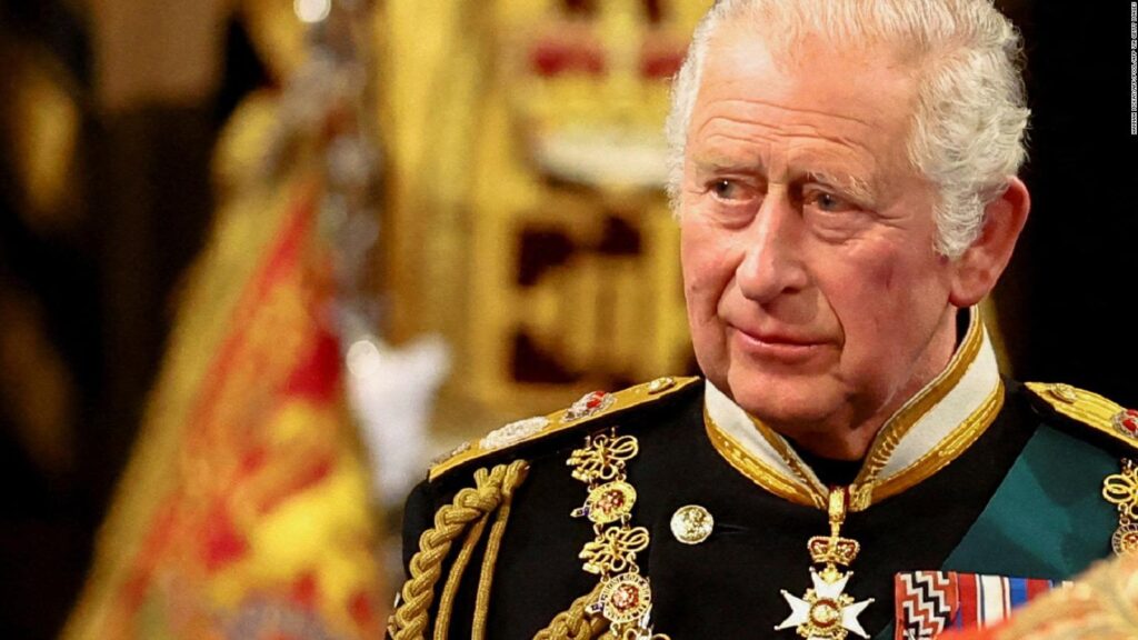 Carlos III impulsa transparencia al convertirse en el primer Rey británico en divulgar sus impuestos
