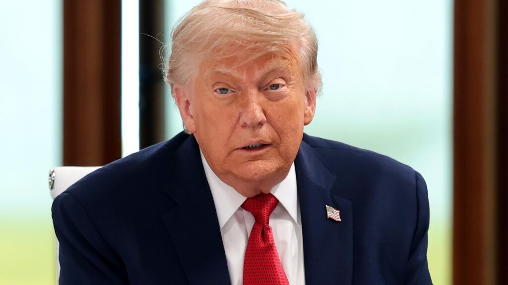 Trump descarta cobros en Ormuz durante y después de la tregua