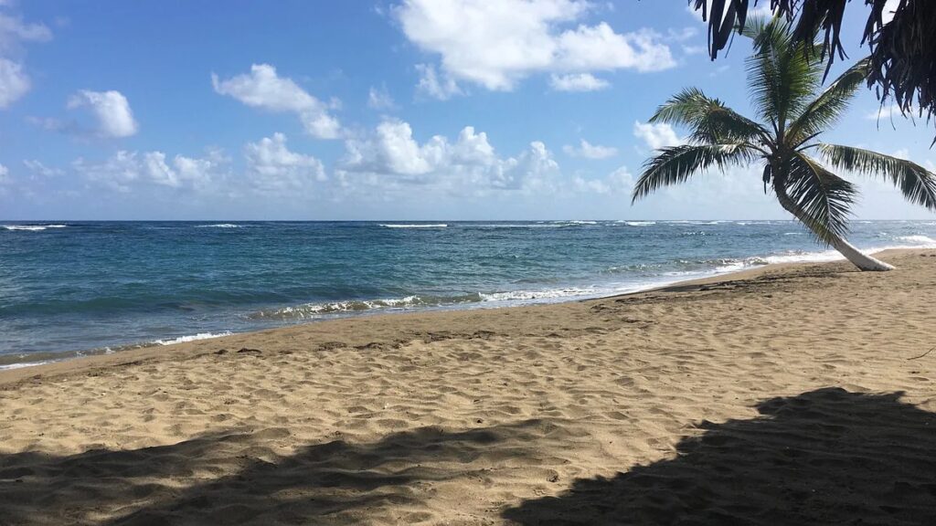 Encuentran sin vida a niño desaparecido en una playa de Nagua