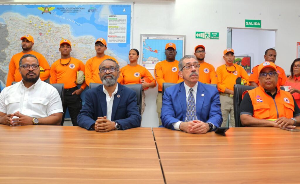 Aspirante a rector de la UASD visita la Defensa Civil
