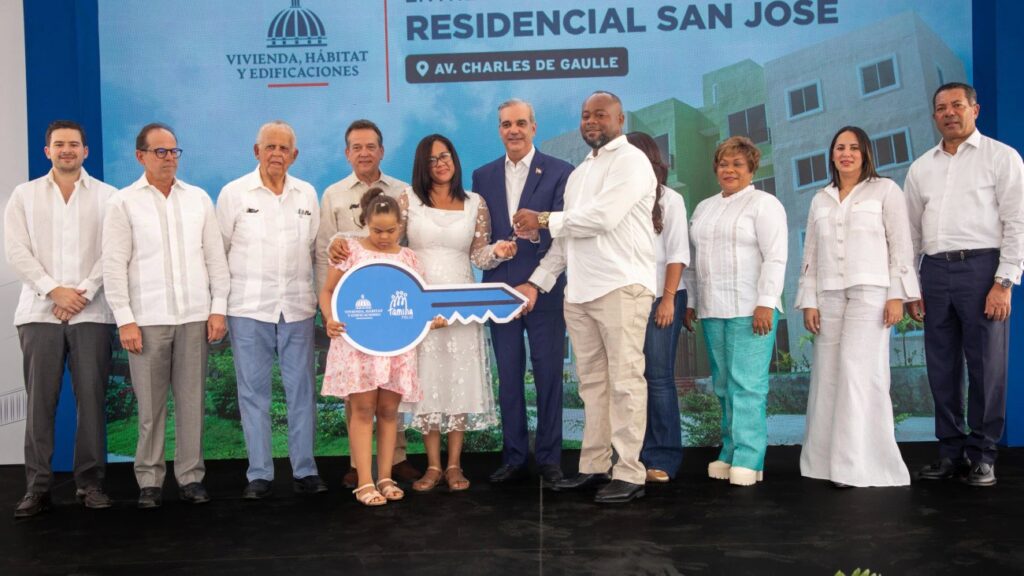 Abinader entrega 700 apartamentos del Plan Familia Feliz en SDN