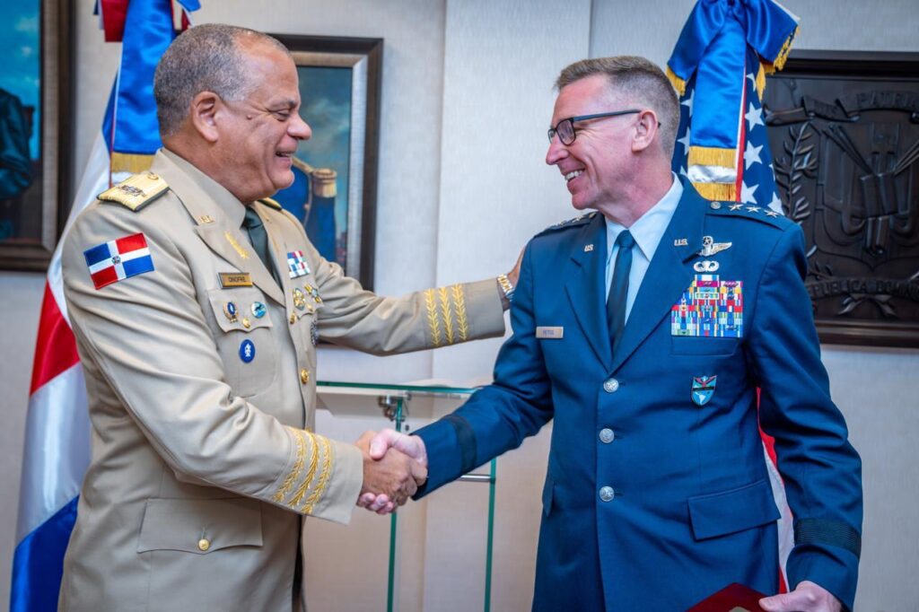 Comando Sur y Defensa dominicana fortalecen cooperación militar y seguridad regional