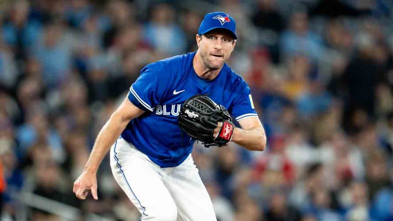 Max Scherzer vuelve a la lista de lesionados de Toronto por molestias en la espalda