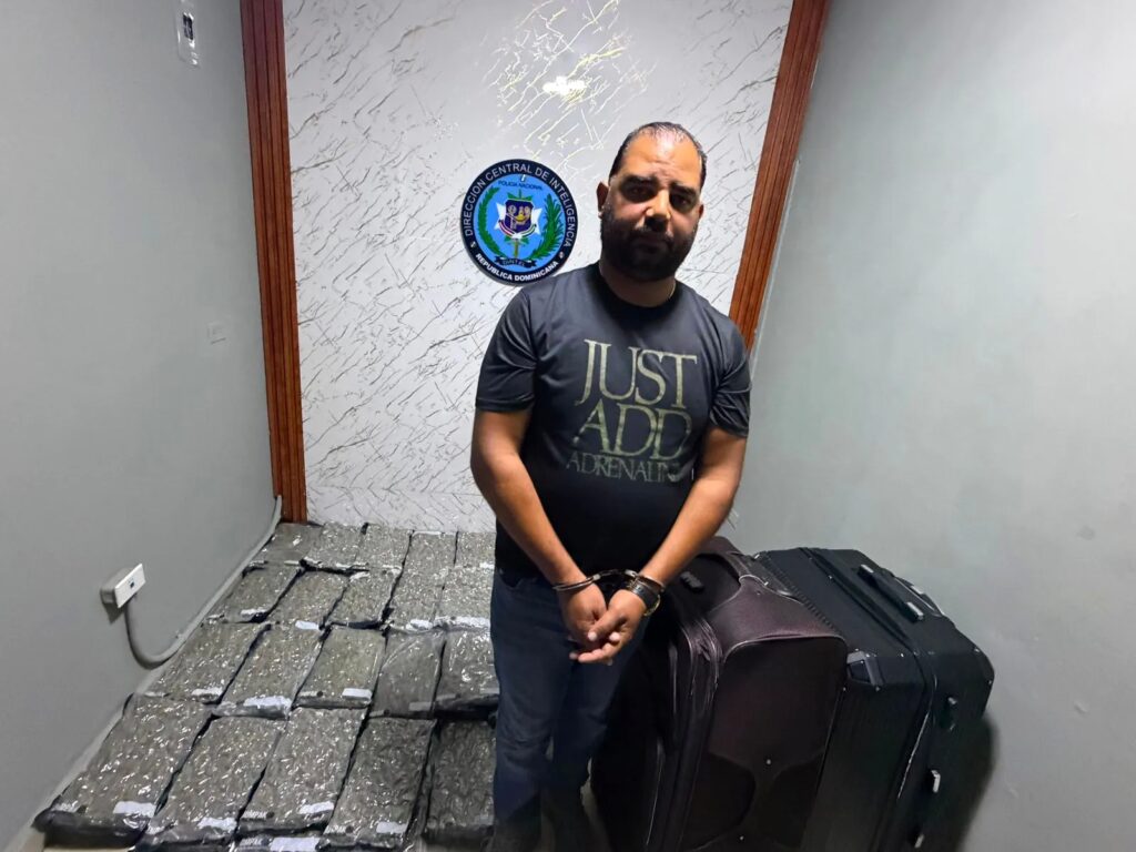 Detienen hombre con 69 paquetes de marihuana en La Romana