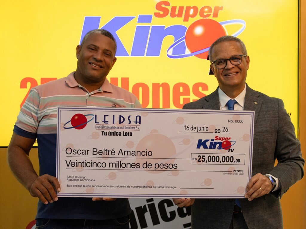 LEIDSA entrega de 25 millones a camionero ganador del Súper Kino Tv.