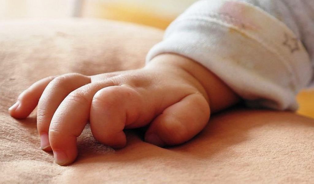 Bebé de 18 meses muere tras permanecer dentro de un vehículo durante ola de calor en Francia