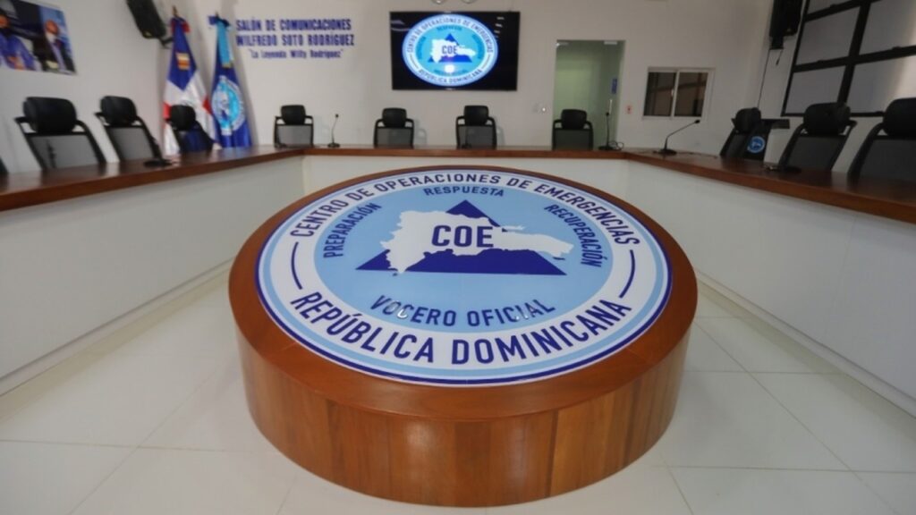 COE alerta por fuerte oleaje en la costa Caribe y recomienda a embarcaciones permanecer en puerto