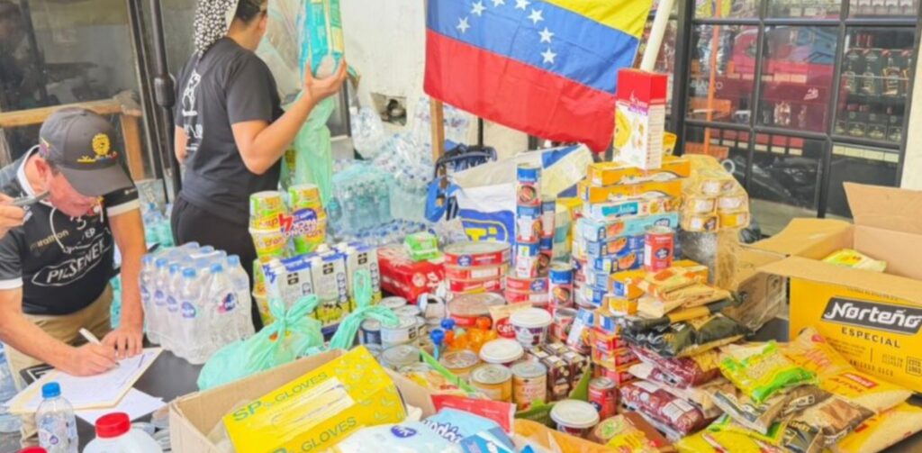 Venezolanos en Ecuador recolectan ayuda para afectados por terremoto