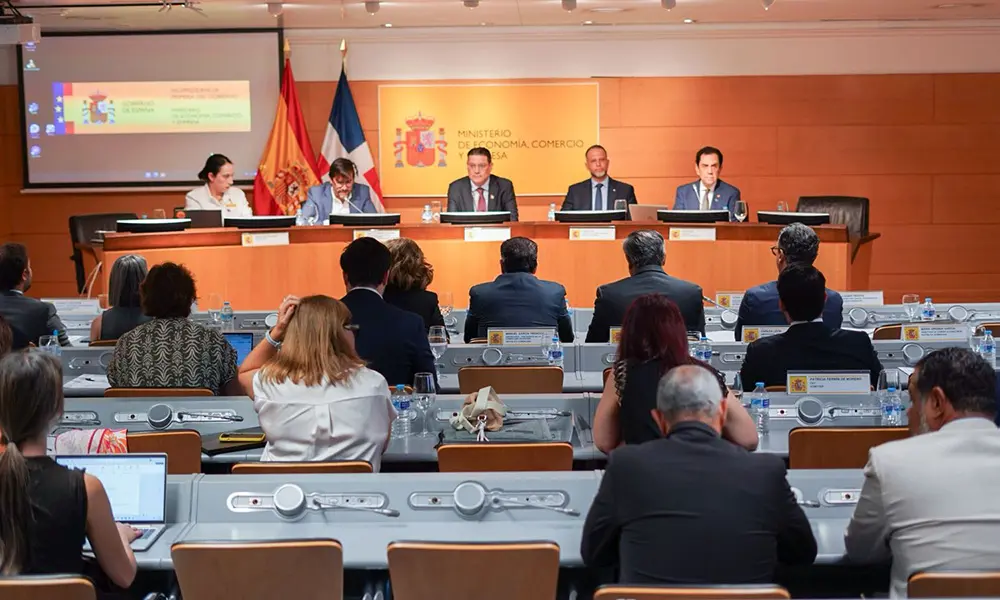 Yayo busca atraer inversiones españolas en semiconductores