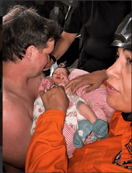 Milagro en Venezuela: rescatan a bebé tras 32 horas entre escombros
