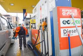 Consumo de gasolinas cae en Ecuador por el alza de precios